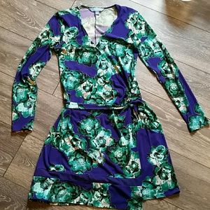 Slae *$45 Simply Vera Vera Wang floral wrap dress